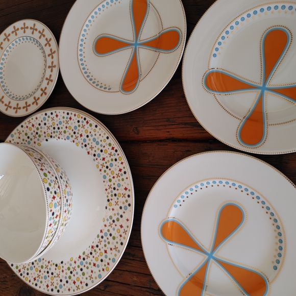 Colorful Patterned Dinnerware Set - Picture 4 of 7